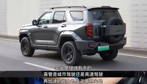 坦克400 Hi4-T讓你的每一次城市出行，都有省心與安心